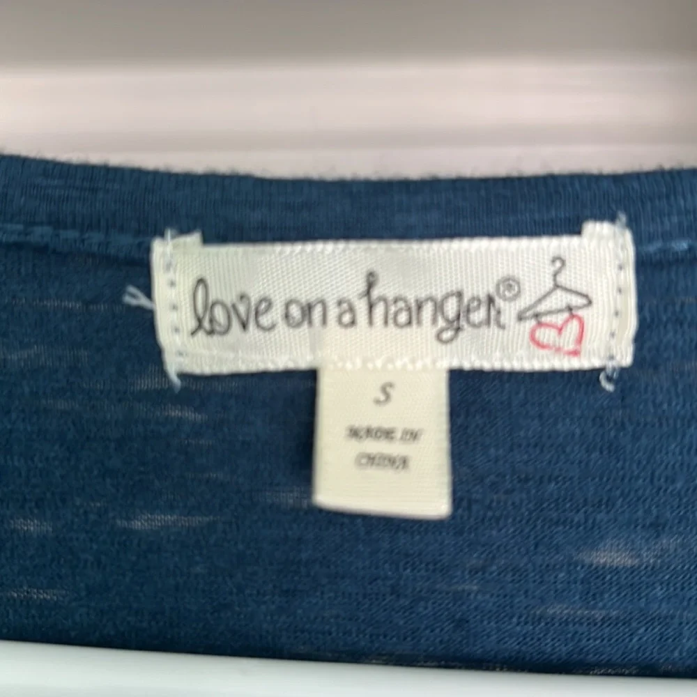 Love on a hanger tee sz S - Picture 3 of 7